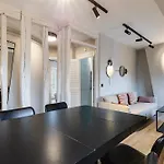 Escapade Parisienne Au Coeur D'un Quartier Mythique