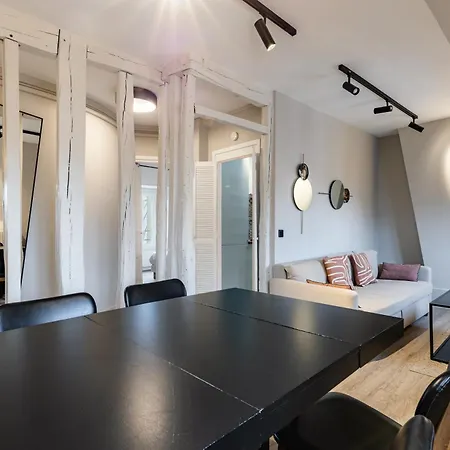 Escapade Parisienne Au Coeur D'un Quartier Mythique
