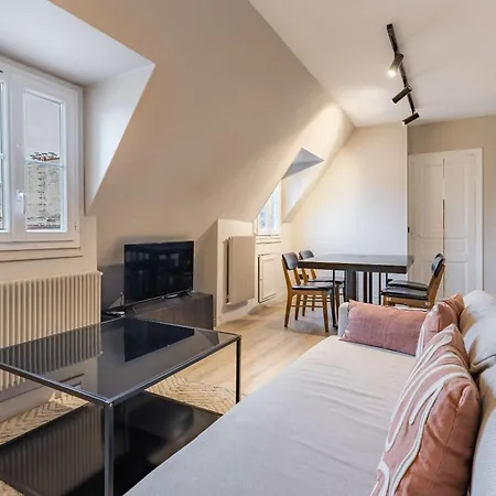 Escapade Parisienne Au Coeur D'un Quartier Mythique