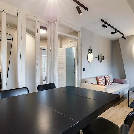 Escapade Parisienne Au Coeur D'un Quartier Mythique