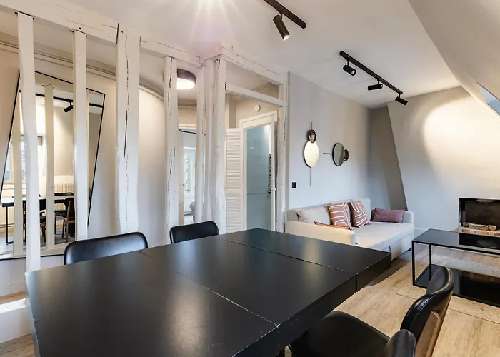 Escapade Parisienne Au Coeur D'un Quartier Mythique